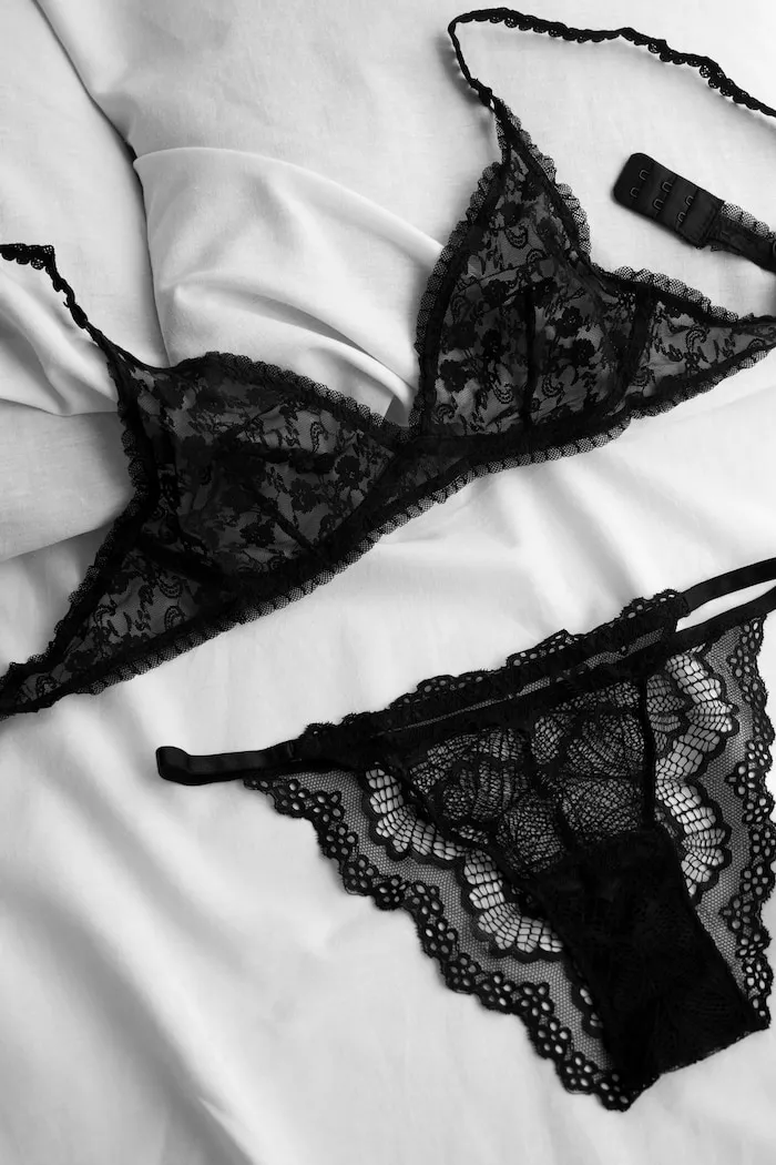 female-lingerie-arrangement-stil